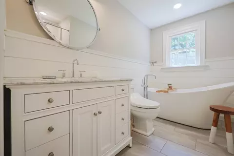 Bath - 786 E Washington St, Hanson, MA 02341 photo 2 of 4