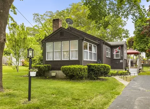 1 Washburn Ave, Kingston, MA 02364