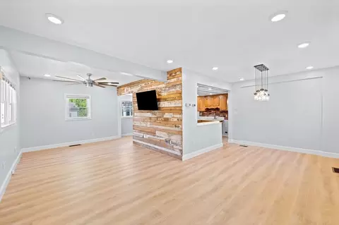 11 Shale St, Worcester, MA 01604 photo 9