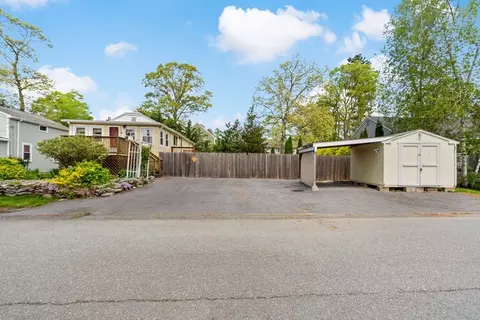 31 Mayflower Rd, Norton, MA 02766