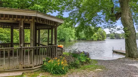 100 Oakridge Ave, North Attleboro, MA 02760