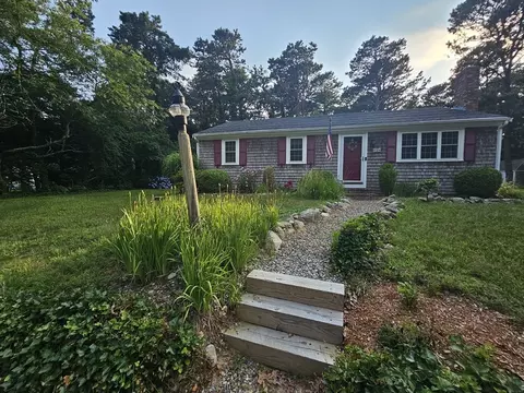 3 Kenneth St, Sandwich, MA 02537