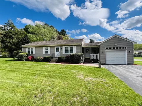 29 Fairlawn St, Grafton, MA 01536