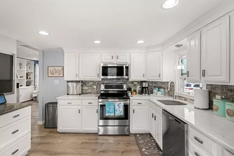 65 Holten St, Danvers, MA 01923 photo 9