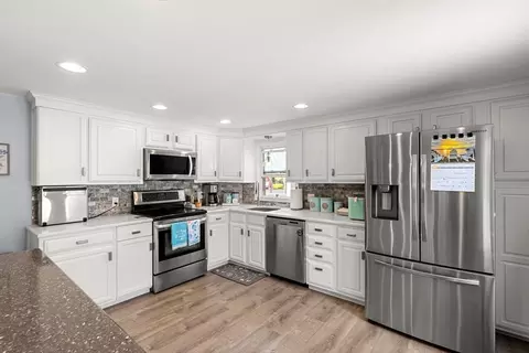 65 Holten St, Danvers, MA 01923 photo 5