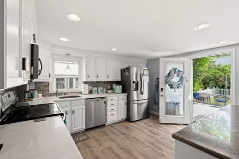65 Holten St, Danvers, MA 01923 photo 7