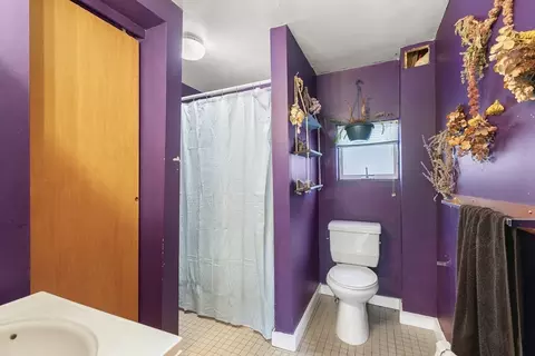 Bath - 4 Myrtle Sq, Gloucester, MA 01930 photo 4 of 5