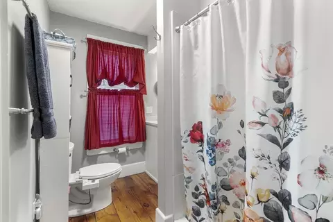 Bath - 4 Myrtle Sq, Gloucester, MA 01930 photo 1 of 5