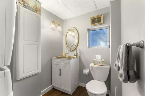 Bath - 4 Myrtle Sq, Gloucester, MA 01930 photo 3 of 5