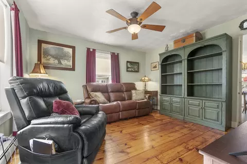Living - 4 Myrtle Sq, Gloucester, MA 01930 photo 2 of 4