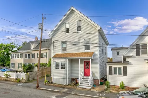 4 Myrtle Sq, Gloucester, MA 01930