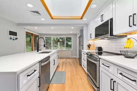 37 Joseph Way, Reading, MA 01867 photo 2