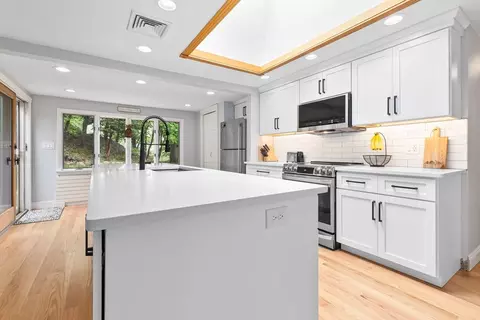 37 Joseph Way, Reading, MA 01867 photo 4