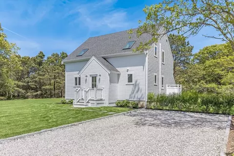 61 Dodgers Hole Rd, Edgartown, MA 02539
