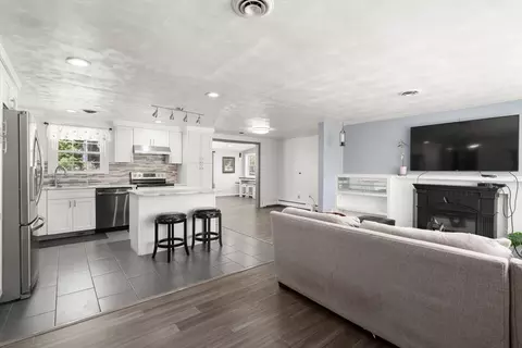 22 Wethersfield Rd, Natick, MA 01760 photo 4