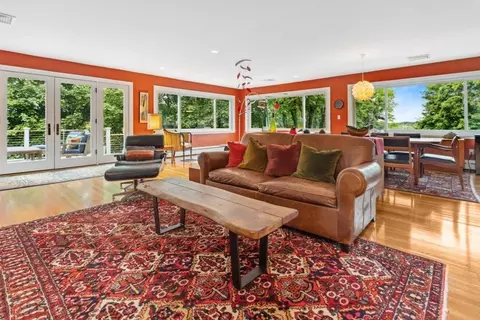 3 Russett Ln, Melrose, MA 02176