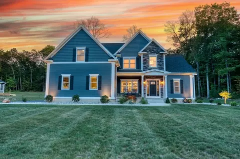 11 Noble Steed Xing, Southwick, MA 01077