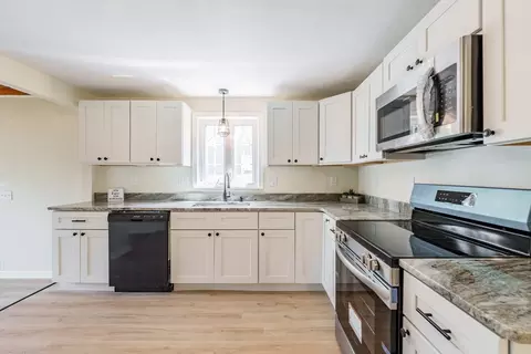76 Wolcott Ave, West Springfield, MA 01089 photo 8