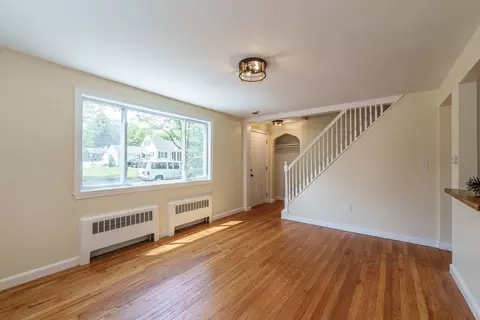 76 Wolcott Ave, West Springfield, MA 01089 photo 4