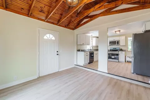 76 Wolcott Ave, West Springfield, MA 01089 photo 24