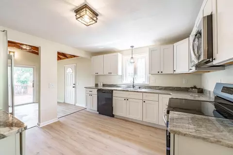 76 Wolcott Ave, West Springfield, MA 01089 photo 7