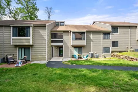 11 Thayer Pond Dr #14, Oxford, MA 01537