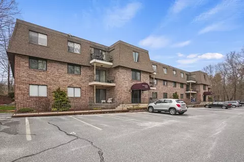 59 School St #B11, Northborough, MA 01532