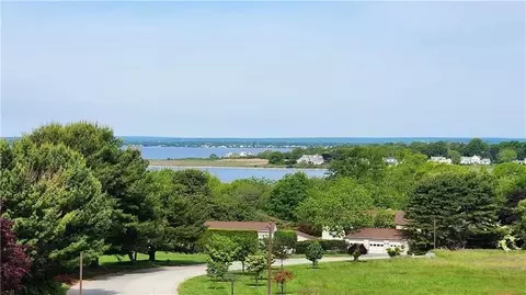 272 N Farm Dr #272, Bristol, RI 02809