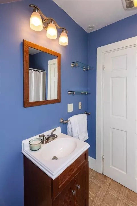 Bath - 100 Gilbert St, Mansfield, MA 02048 photo 4 of 4