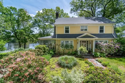 19 Prindiville Ave, Framingham, MA 01702