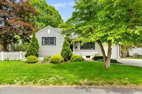 383 Vernon St, Wakefield, MA 01880