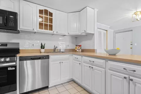 100 Park Terrace Dr #124, Stoneham, MA 02180