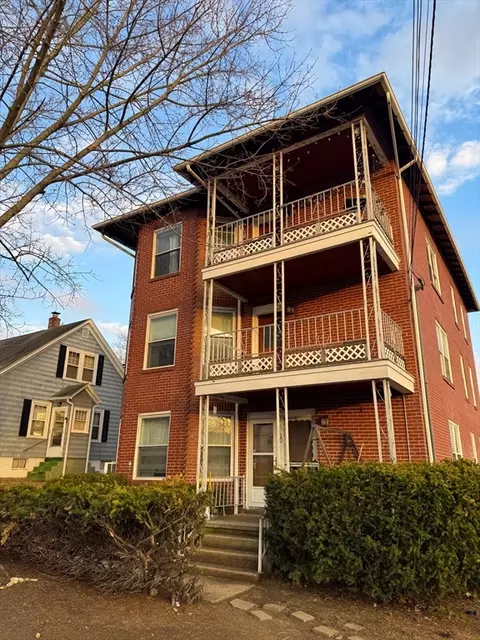 20 Vivian St, Cumberland, RI 02864