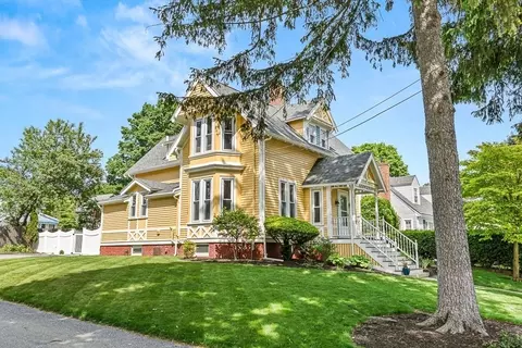 27 Brunswick Park, Melrose, MA 02176