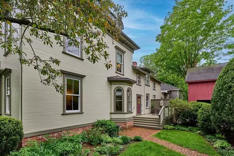 11 N Main St #11W, Williamsburg, MA 01096