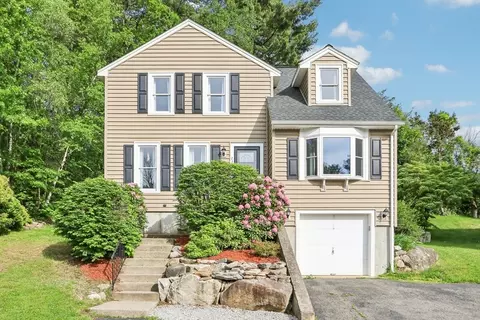 23 Jasmine Ct, Dracut, MA 01826