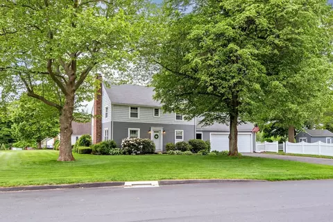 2 Ridge Rd, East Longmeadow, MA 01028