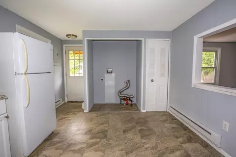 1101 Allen St, Springfield, MA 01118 photo 7
