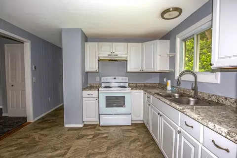 1101 Allen St, Springfield, MA 01118 photo 5