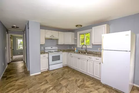 1101 Allen St, Springfield, MA 01118 photo 3