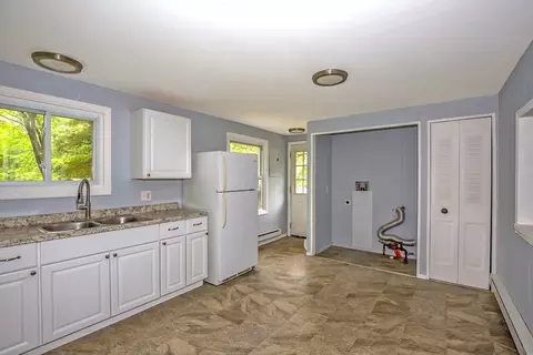1101 Allen St, Springfield, MA 01118 photo 6