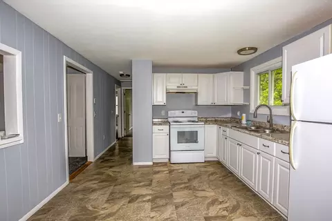 1101 Allen St, Springfield, MA 01118 photo 4