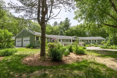5 Deerfield Rd, Medway, MA 02053