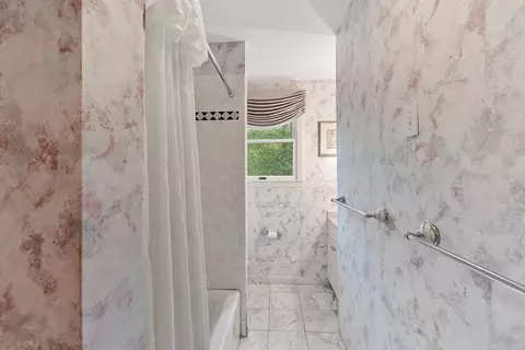 Bath - 43 Edward Rd, Townsend, MA 01469 photo 1 of 1