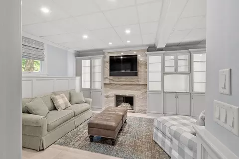 Living - 43 Edward Rd, Townsend, MA 01469 photo 1 of 4