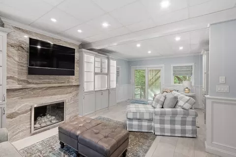 Living - 43 Edward Rd, Townsend, MA 01469 photo 3 of 4