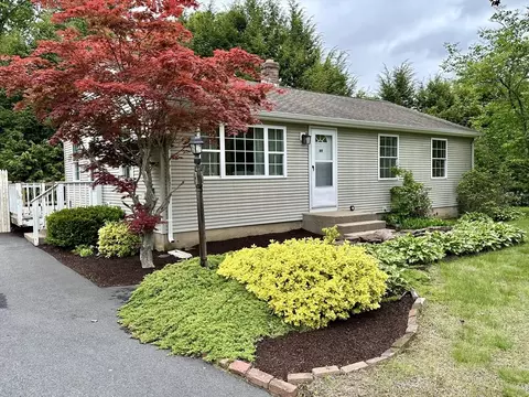 89 Sun Valley Rd, Holyoke, MA 01040