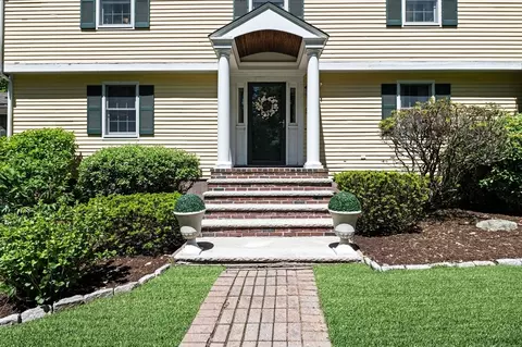 9 Sagamore Rd, Ipswich, MA 01938