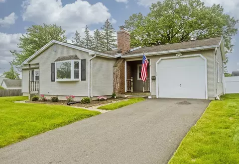 12 Autumn St, Holyoke, MA 01040