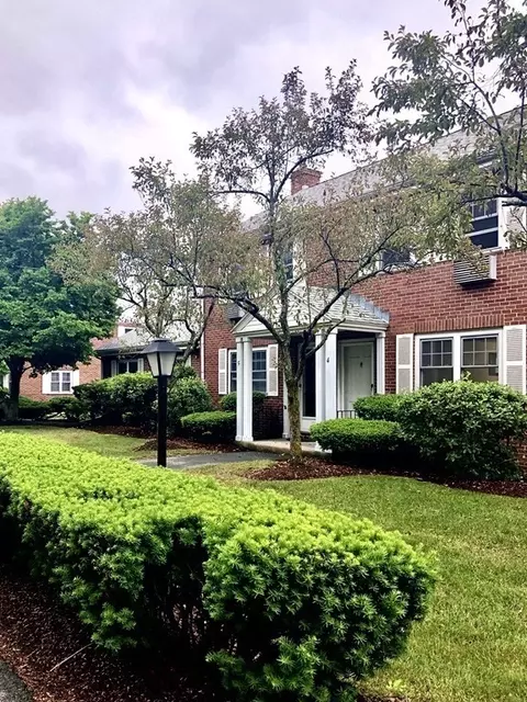 4 Emerson Gardens Rd #4, Lexington, MA 02420